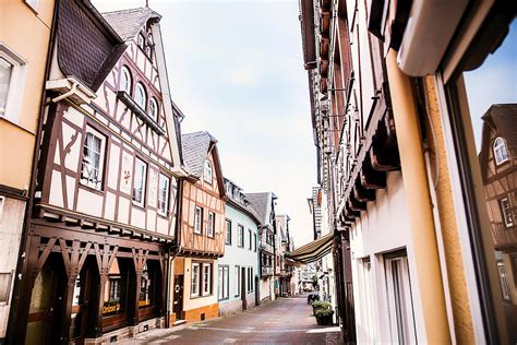 Linz Am Rhein Prostitute